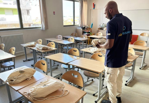 Groupe La Poste : La Poste assure la distribution de 200 000 kits scolaires